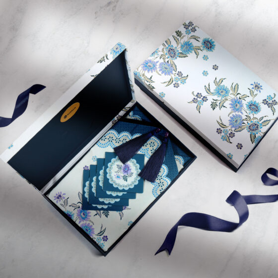 Hampers Dinner Set + Box motif Semerbak Bunga