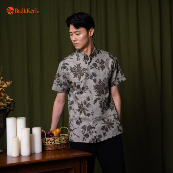 Kemeja Relaxed Fit Batik Lengan Pendek Motif Keris Galaran Kusumo