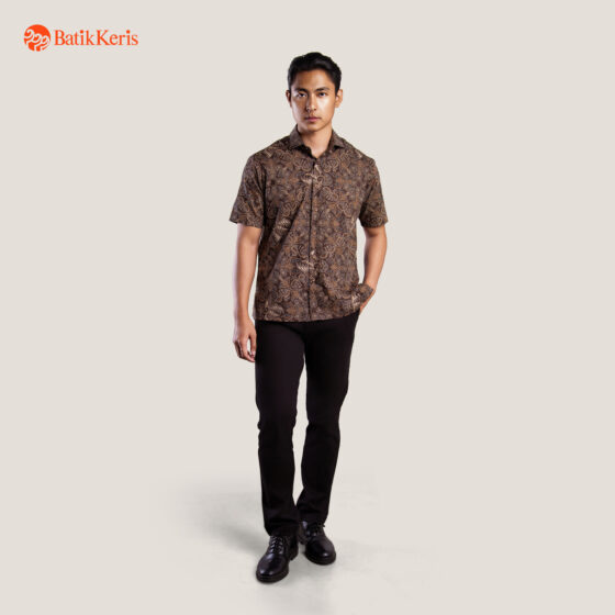 Kemeja Slimfit Lengan Pendek Motif Ceplok Renggo Puspito
